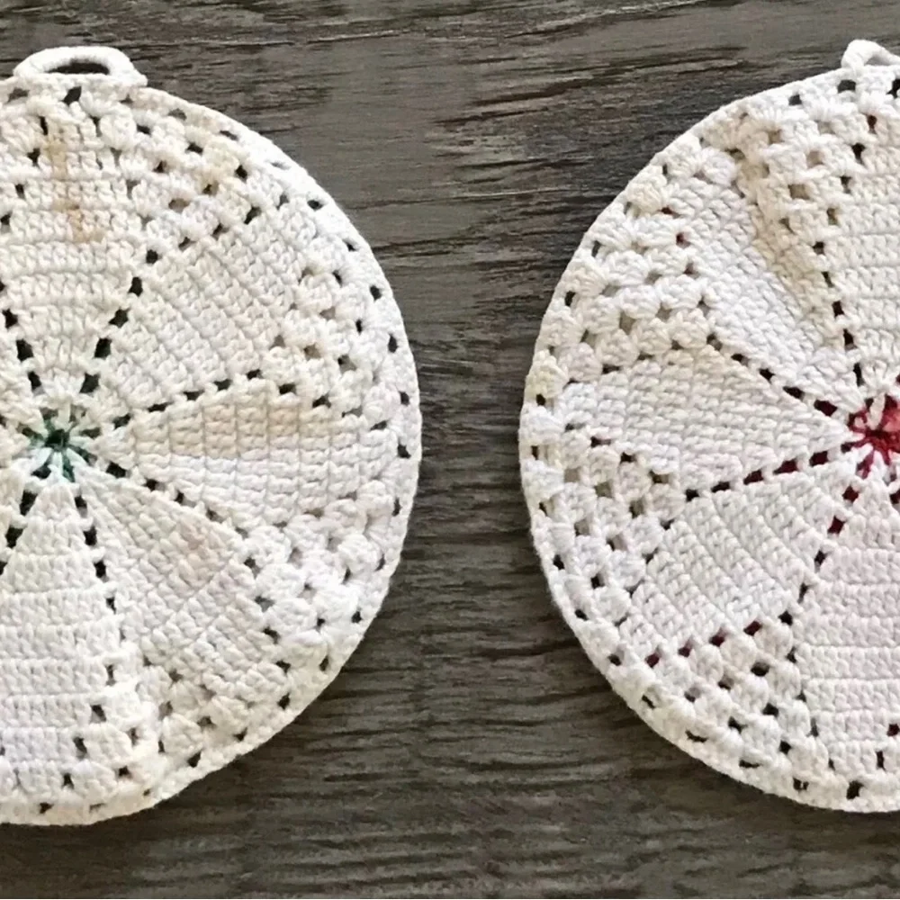 Handcrafted Vintage Crochet Pinwheel Potholders - Red and Green - Christmas - Picture 2 of 6